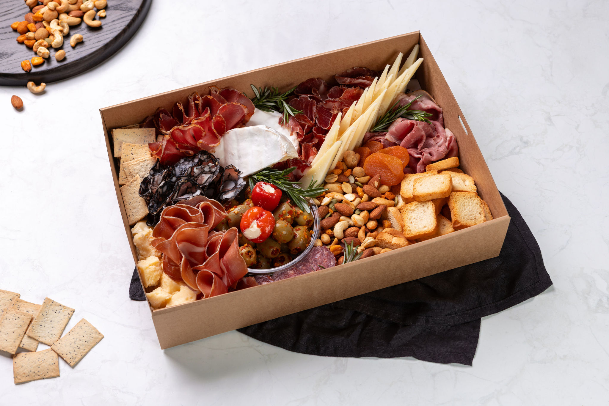 TH 2509 14 Charcuterie Discovery Charcuterie Discovery Box 2