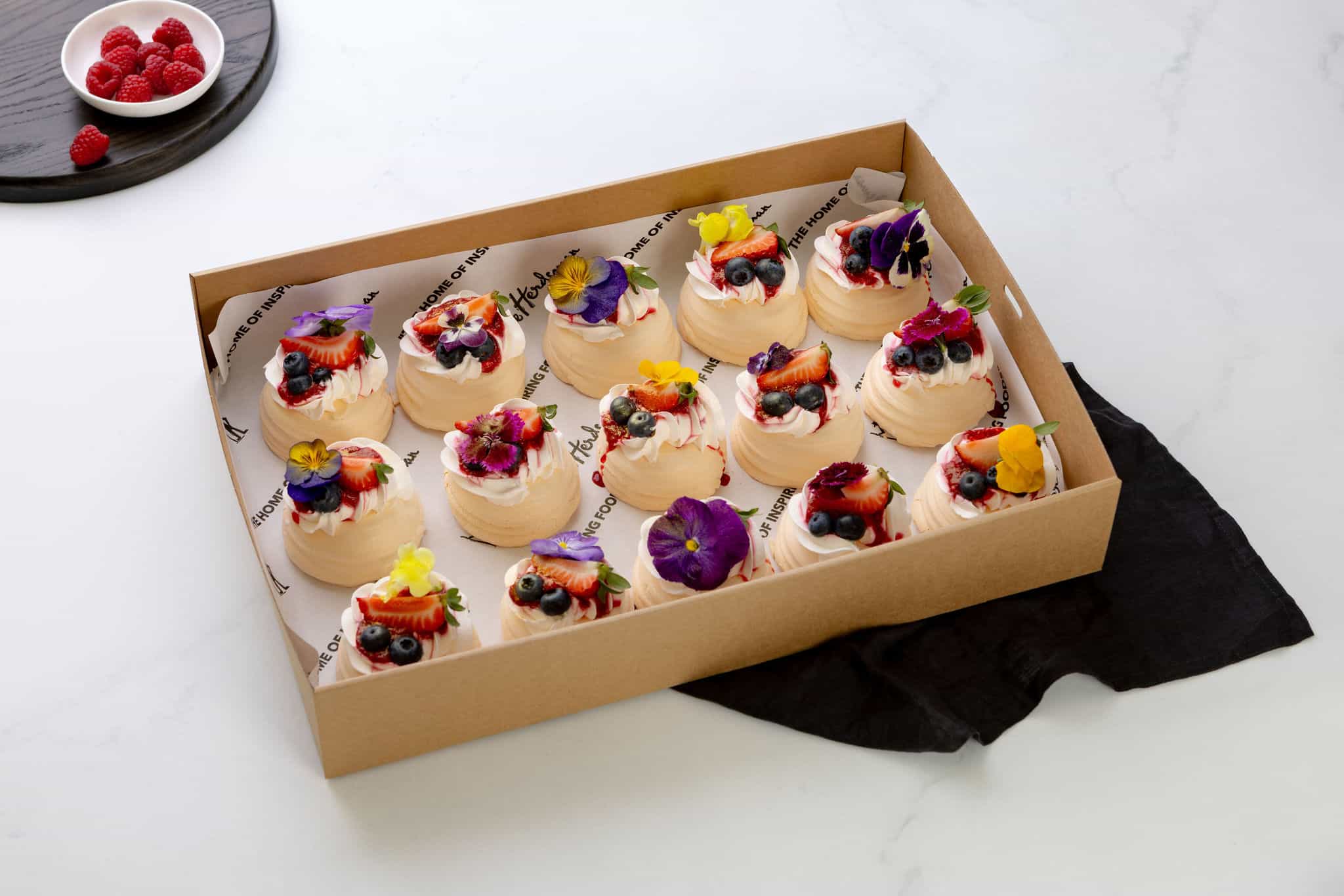 TH 2510 91 Mini Floral Pavlovas TH 2510 91 Mini Floral Pavlovas