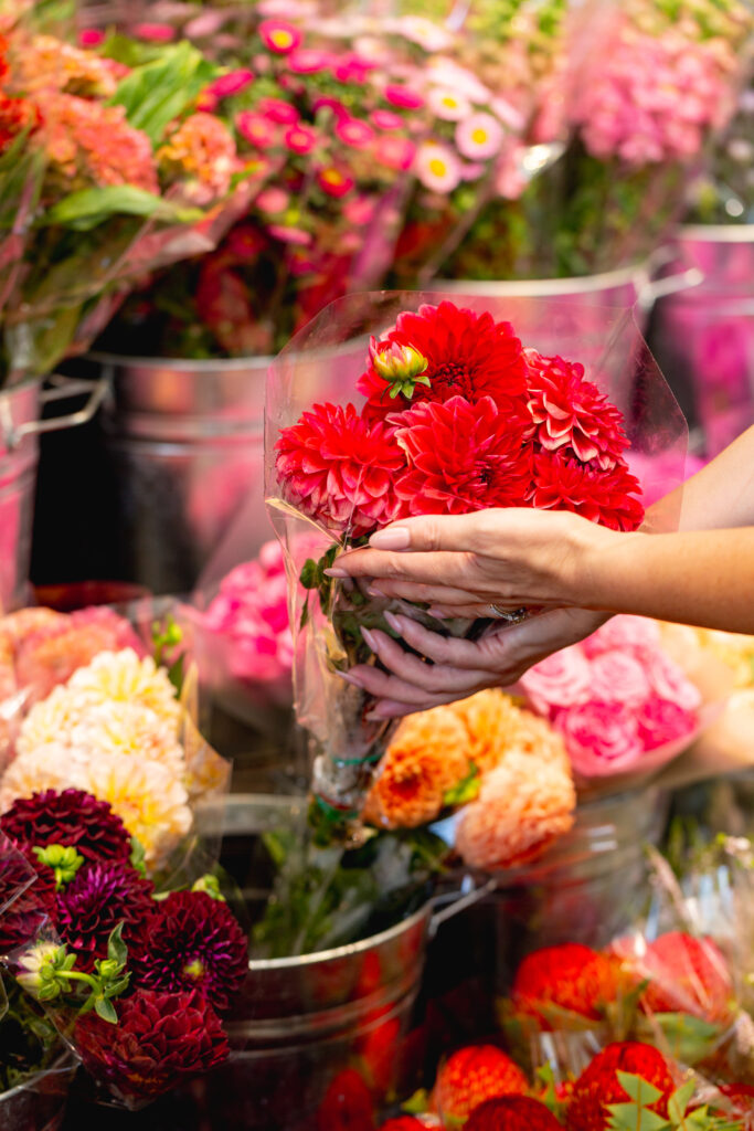 TH 2501 72 The Flower Market TH 2501 72 The Flower Market